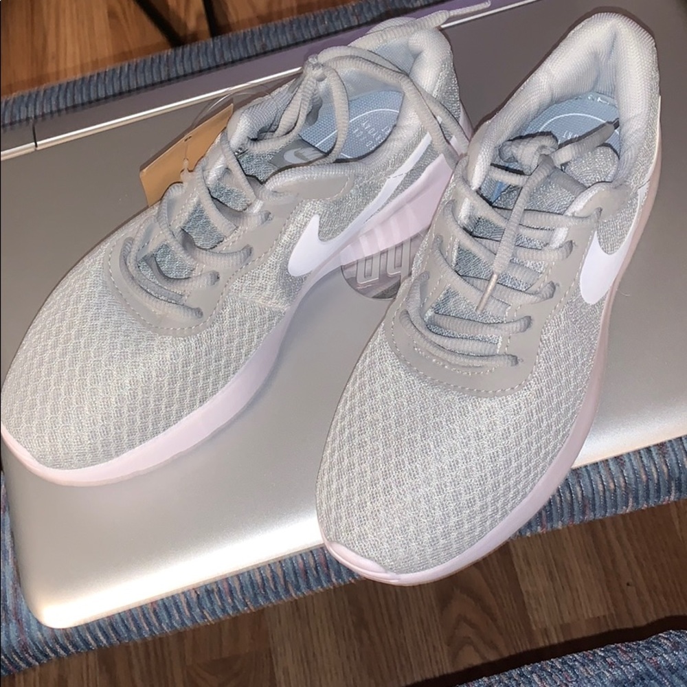 Nike Tanjun Sneakers BRAND NEW NWT